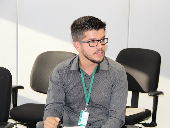 Para o professor João Paulo, do município de Diamantina, ouvir quem está na ponta é fundamental para buscar melhorias na educação pública. Foto: Andréa Hespanha (ACS/SEE)